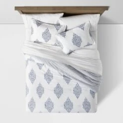 Reversible Medallion Family-Friendly Comforter & Sham Set White/Blue - Threshold™ -Threshold GUEST 440de2d5 603f 4d40 bd81 1f8f248c9310