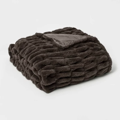 60" X 86" Faux Fur Oversized Bed Throw - Threshold Signature™ 6 60" X 86" Faux Fur Oversized Bed Throw - Threshold Signature™ - Image 4