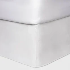 8pc Clipped Jacquard Geo Circle Comforter Bedding Set White - Threshold™ 8 8pc Clipped Jacquard Geo Circle Comforter Bedding Set White - Threshold™ -Threshold GUEST fcc99061 7af1 40f9 966c 9034794f9975